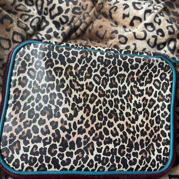 Sephora leopard makeup/ toiletries bag - Picture 4 of 4